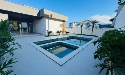 Casa Exclusiva na Pedra Branca - Sofisticação, Conforto e Sustentabilidade