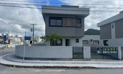 Casa com 3 quartos à venda na Rua Salézio Beltrame, 1, Bela Vista, Palhoça