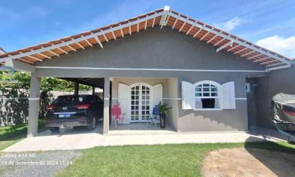 Linda Casa Confortável mais kitinet nos fundos, rua não alaga