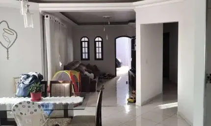 Casa para venda com 4 quartos no Bairro Cidade Jardim em Jacareí