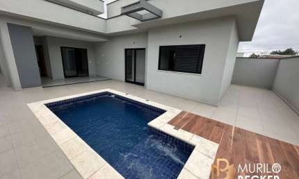 Casa térrea com 3 quartos, 2 suítes e piscina no Condomínio Terras do Vale