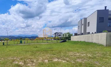 Terreno com 505m2 plano  no condomínio alphaville i -bairro  urbanova