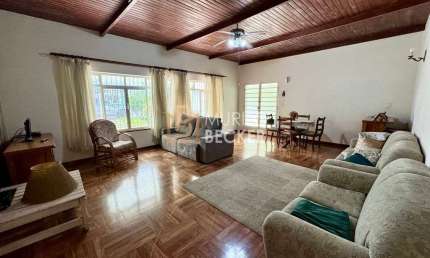 Casa Térrea com 3 Quartos à Venda, 438 m² - Bairro Vila Adyana SJCampos SP