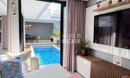Casa a venda mobiliada no Res. Fogaça de 3 quartos com sacada e piscina