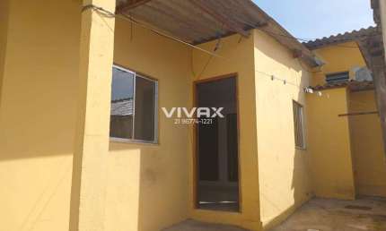 Casa com 3 quartos para alugar na Rua Guatemala, Penha, Rio de Janeiro, 45 m2 por R$ 950