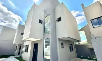 Tríplex a vènda 3 quartos com suíte, campo cumprido.