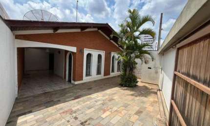 Casa para Venda em Valinhos, Vila Martina, 3 dormitórios, 1 suíte, 4 banheiros, 3 vagas