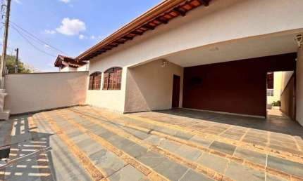Casa para Locação em Valinhos, Parque Nova Suíça, 4 dormitórios, 2 suítes, 2 banheiros, 2 vagas
