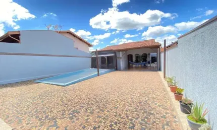 Casa para Venda em Valinhos, Jardim das Vitórias Régias, 2 dormitórios, 2 banheiros, 6 vagas