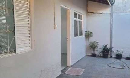Casa com 2 dormitórios para alugar, 100 m² por R$ 2.467,52 - Vila Pires da Cunha - Indaiatuba/SP