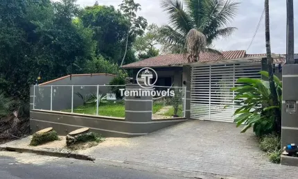 Casa para Venda em Joinville, Saguaçu, 3 dormitórios, 1 suíte, 3 banheiros, 4 vagas