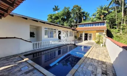 Casa para Venda em Joinville, América, 4 dormitórios, 1 suíte, 3 banheiros, 2 vagas