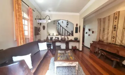 Casa ampla, com layout versátil, próximo da praça vinicius de morais