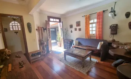 Casa ampla, com layout versátil, próximo da praça vinicius de morais