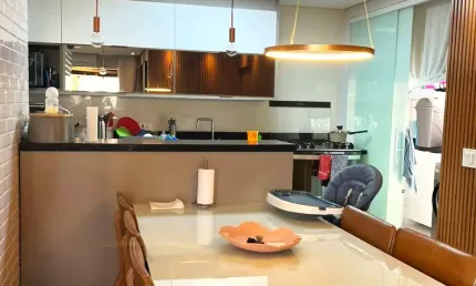 BELÍSSIMO APARTAMENTO RECÉM REFORMADO LOCALIZADO NA RUA DEPUTADO JOÃO SUSSUMU HIRATA