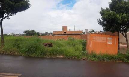 Terreno à venda no Residencial Ravena, Araraquara  por R$ 125.000