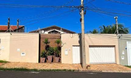 Casa com 3 quartos à venda na Vila Harmonia, Araraquara , 247 m2 por R$ 800.000