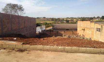 Terreno à venda no Jardim Universal, Araraquara  por R$ 98.000