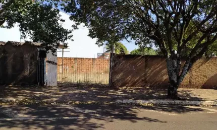 Terreno à venda no Jardim Quitandinha, Araraquara  por R$ 110.000