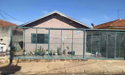 Casa com 4 quartos à venda no Jardim do Carmo, Araraquara , 203 m2 por R$ 350.000