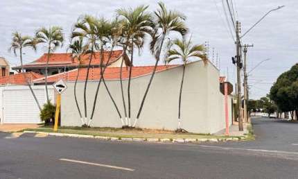 Casa com 3 quartos à venda na Vila José Bonifácio, Araraquara , 204 m2 por R$ 900.000