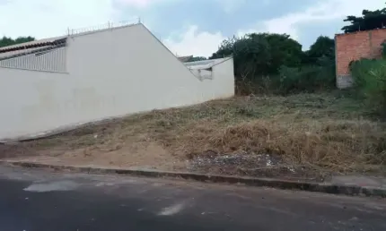 Terreno à venda no Jardim Morumbi, Araraquara  por R$ 150.000