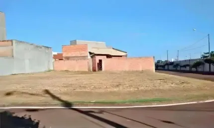 Terreno em condomínio fechado à venda no Jardim Bounganville, Araraquara  por R$ 315.000
