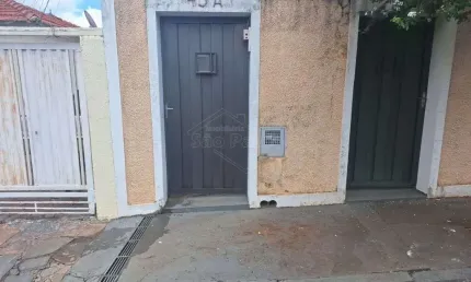 Casa com 2 quartos para alugar na Vila Kátia, Araraquara , 56 m2 por R$ 800