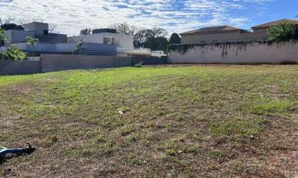 Terreno em condomínio fechado à venda no Jardim Salto Grande, Araraquara  por R$ 375.000