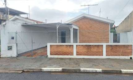 Casa com 3 quartos para alugar na Vila Tito de Carvalho (Vila Xavier), Araraquara , 111 m2 por R$ 1.100