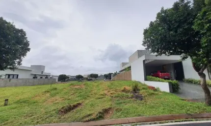 Terreno em condomínio fechado à venda no Condomínio Portal das Tipuanas, Araraquara  por R$ 360.000