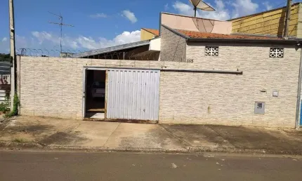Casa com 3 quartos à venda no Jardim Santa Lúcia, Araraquara , 134 m2 por R$ 240.000