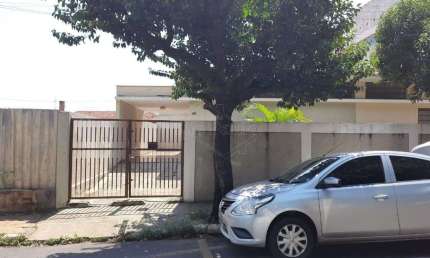 Casa com 3 quartos para alugar na Vila José Bonifácio, Araraquara , 128 m2 por R$ 1.600