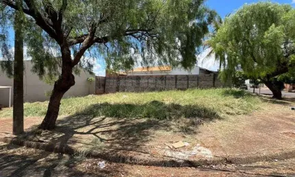 Terreno à venda no Jardim das Paineiras, Araraquara  por R$ 160.000