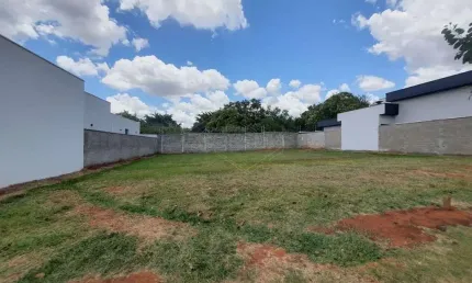 Terreno em condomínio fechado à venda no Jardim Botânico, Araraquara  por R$ 230.000