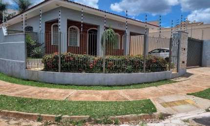 Casa com 3 quartos à venda na Vila Harmonia, Araraquara , 234 m2 por R$ 895.000