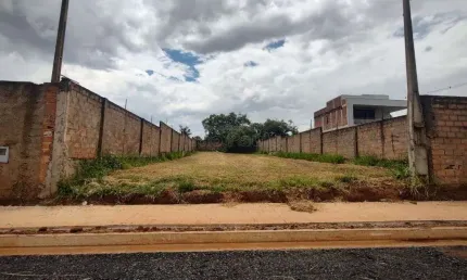 Terreno à venda na Cidade Jardim, Araraquara  por R$ 210.000