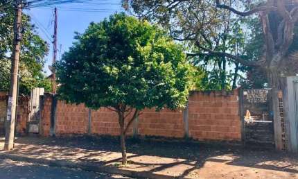 Terreno comercial à venda no Jardim América (Vila Xavier), Araraquara  por R$ 125.000