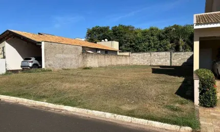 Terreno em condomínio fechado à venda no Jardim Bounganville, Araraquara  por R$ 230.000