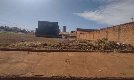 Terreno à venda no Jardim das Flores, Araraquara  por R$ 200.000