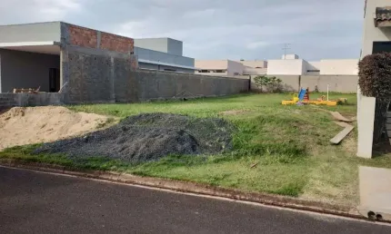 Terreno em condomínio fechado à venda no Jardim Bounganville, Araraquara  por R$ 260.000