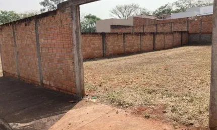 Terreno em condomínio fechado à venda no Residencial Alto da Boa Vista, Araraquara  por R$ 110.000