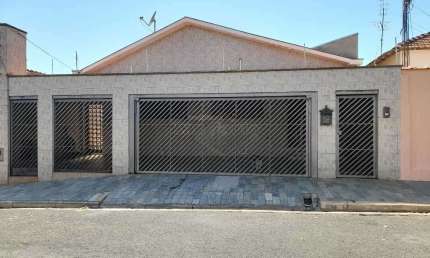 Casa com 4 quartos à venda na Vila Santana, Araraquara , 229 m2 por R$ 580.000