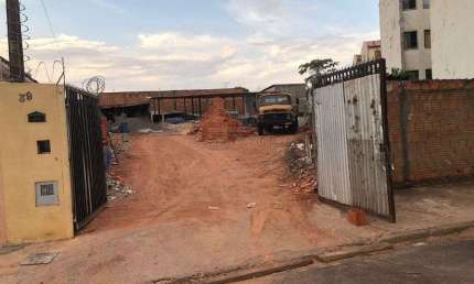 Terreno à venda na Vila Biagioni (Vila Xavier), Araraquara  por R$ 270.000
