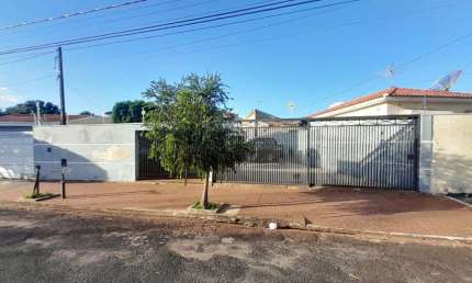 Casa com 4 quartos à venda no Jardim Santa Lúcia, Araraquara , 211 m2 por R$ 470.000
