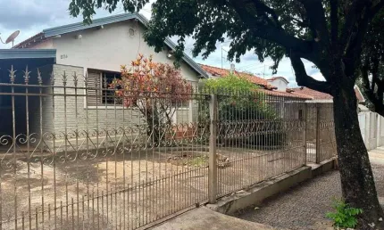 Casa com 3 quartos à venda na Vila Ferroviária, Araraquara , 143 m2 por R$ 585.000