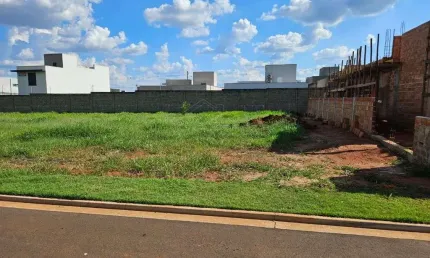 Terreno em condomínio fechado à venda no Residencial Village Damha IV, Araraquara  por R$ 250.000