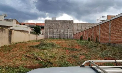 Terreno à venda no Jardim Vale das Rosas, Araraquara  por R$ 300.000