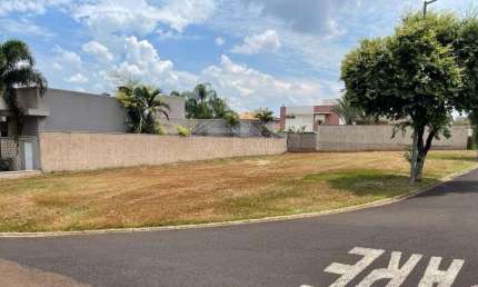 Terreno em condomínio fechado à venda no Residencial Portal dos Oitis, Araraquara  por R$ 900.000