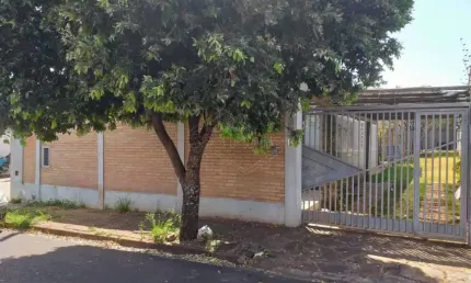 Casa com 2 quartos à venda na Vila Nossa Senhora do Carmo, Araraquara , 180 m2 por R$ 400.000